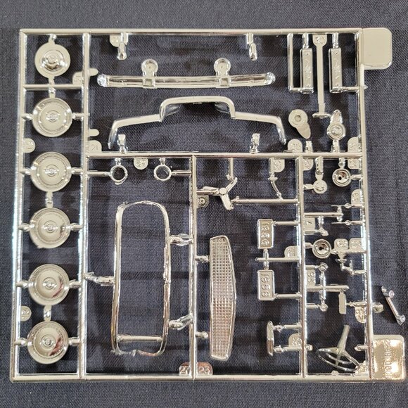 Monogram '56 T-Bird 1:24 Scale Ford Thunderbird Model Kit 2289 Vintage 1982 NEW - Picture 7 of 9